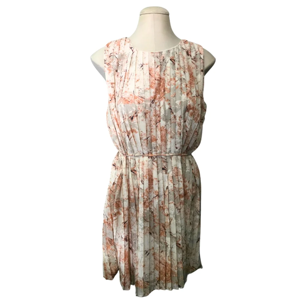 ENTRO Alexa Pleated Floral Dress Belted Medium - Picture 9 of 12